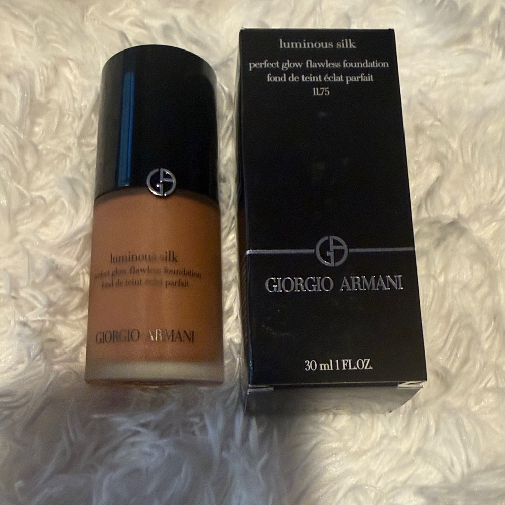 Giorgio Armani Luminous Silk Foundation in  # 11.75